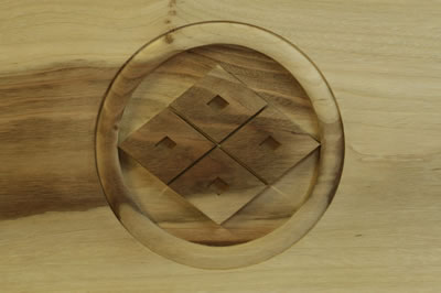 ƖuۂɎlڕHv Japanese family crest of wood carving