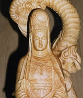 Rω Dragon with kannon of wood carving